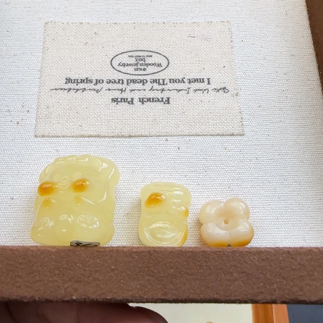 琥珀颈饰未镶嵌琥珀