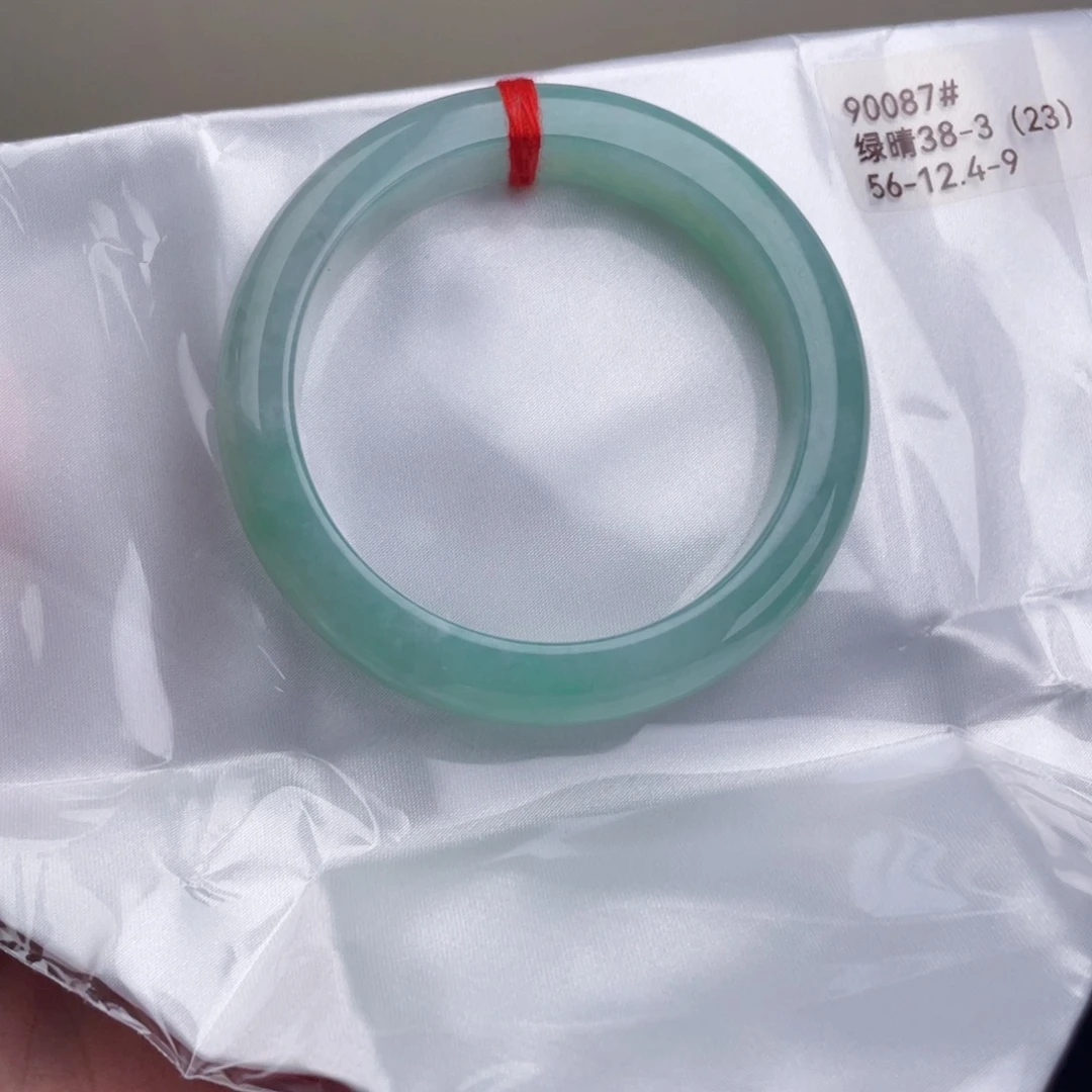 翡翠未镶嵌手镯绿晴