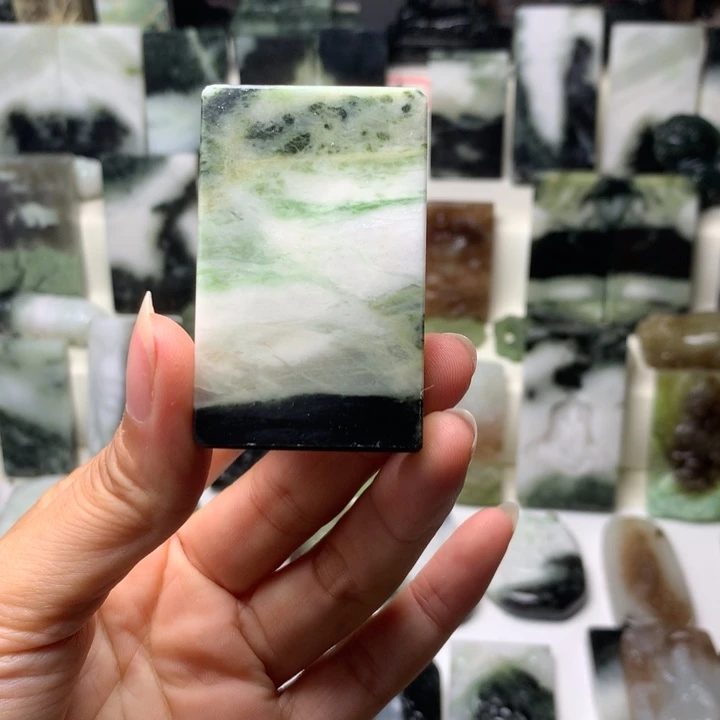 独山玉未镶嵌颈饰