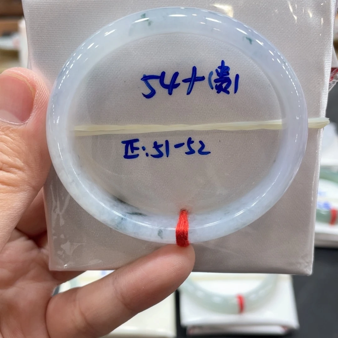 翡翠手镯未镶嵌翡翠手镯