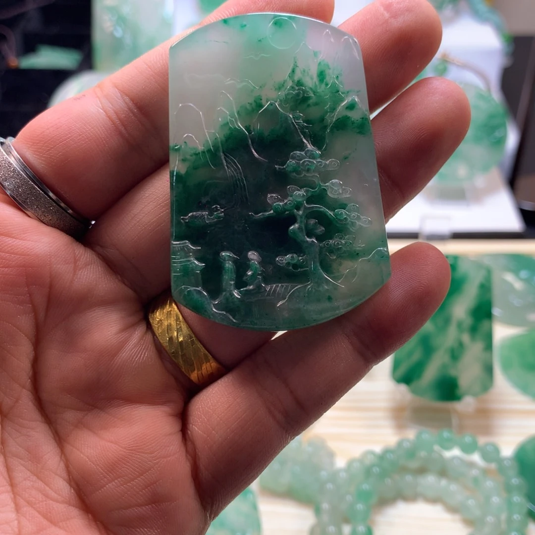 石英质玉未镶嵌吊坠(赠链)和***房