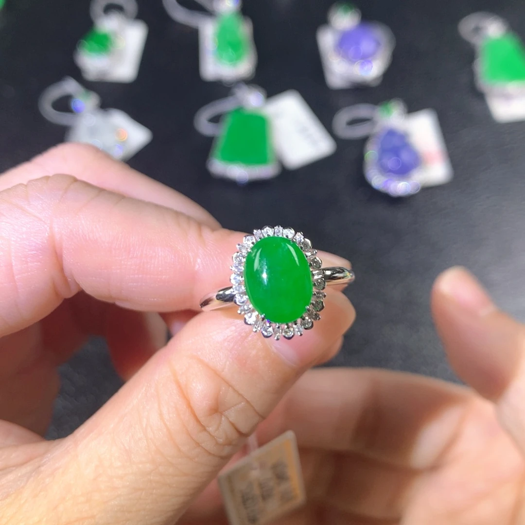 翡翠戒指18K金镶嵌翡翠