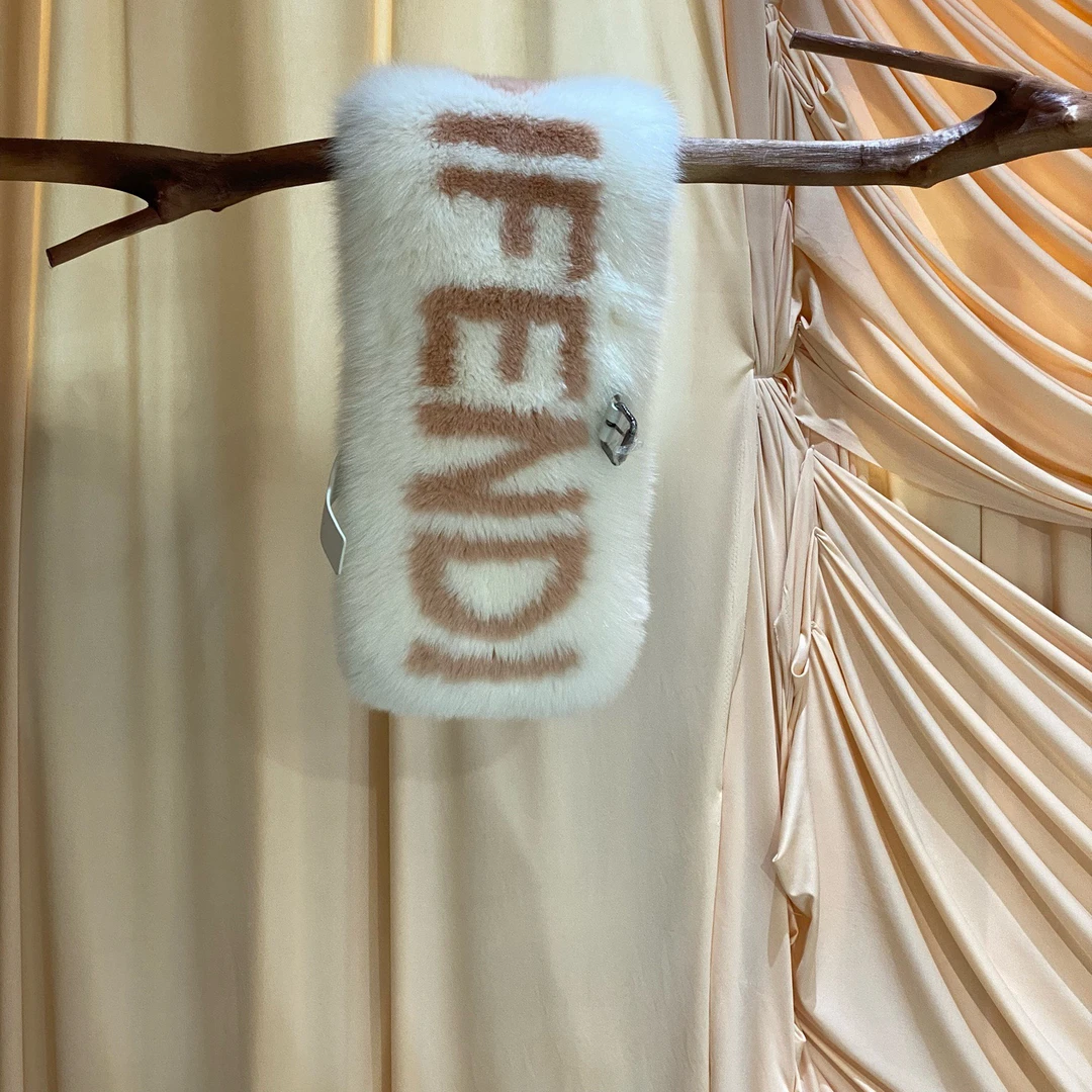 99新 FENDI/芬迪 Fendi狐狸毛皮草围脖/100×26cm/99新/39013