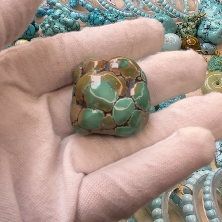 绿松石未镶嵌颈饰