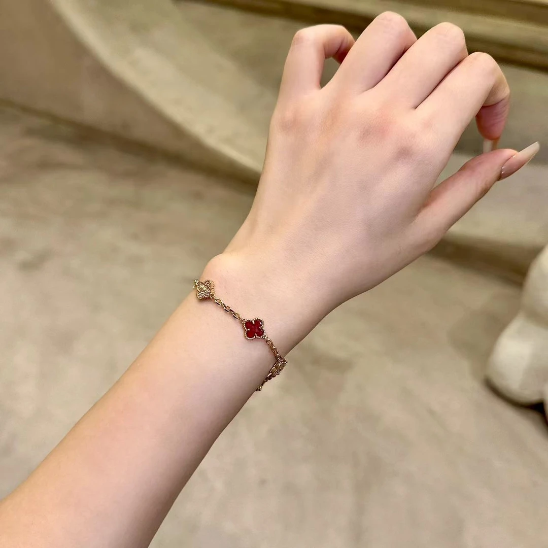 铜合金手链 镀K金高定迷你红花系列 轻奢气质时尚百搭不掉色手链