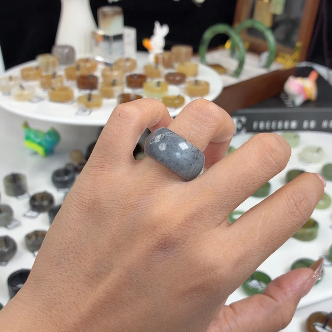 和田玉（糖玉）未镶嵌戒指Q127点墨轮胎16.5不退换12码