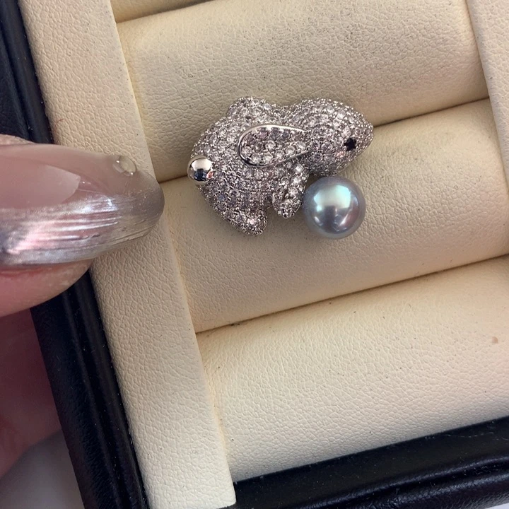 未镶嵌胸饰海水珍珠