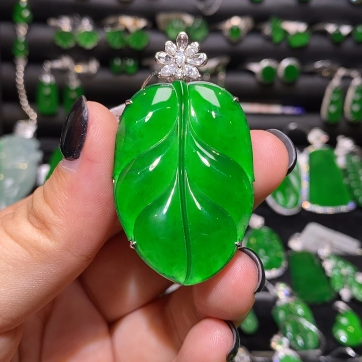 翡翠18K金镶嵌颈饰天然翡翠