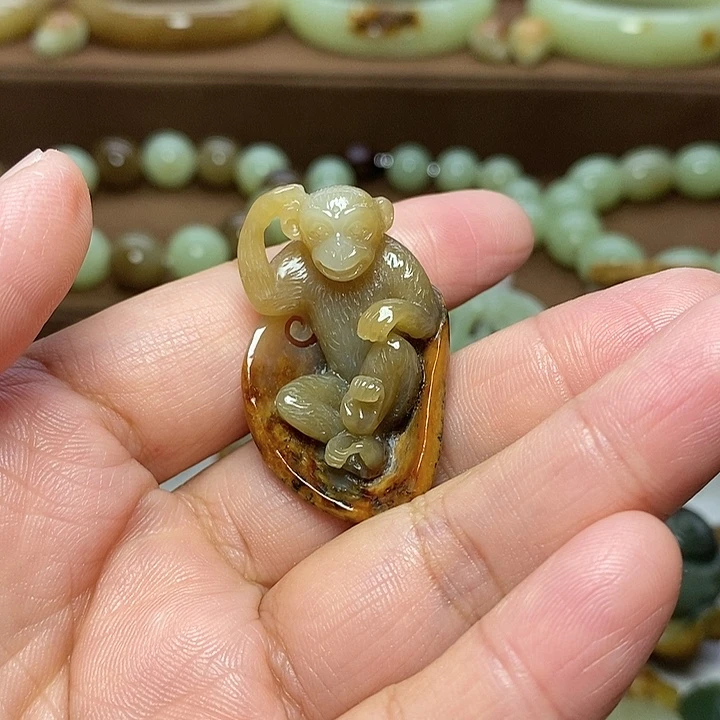 冯***良岫岩河磨玉（透闪石质玉）未镶嵌颈饰