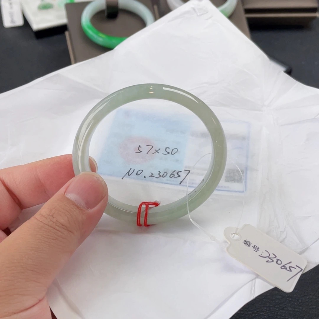 翡翠手镯未镶嵌57贵妃 有纹