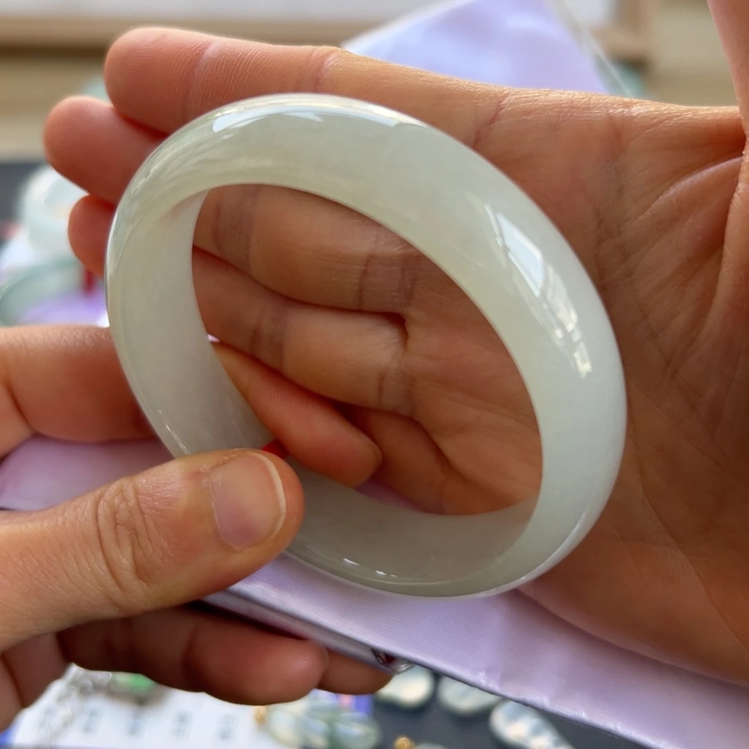 翡翠手镯未镶嵌手镯