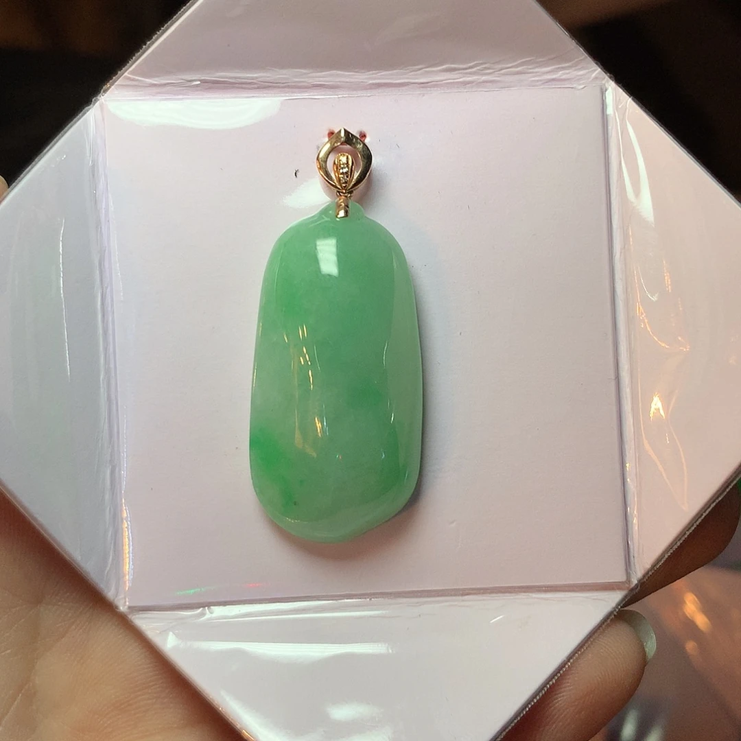 翡翠18K金镶嵌颈饰福瓜