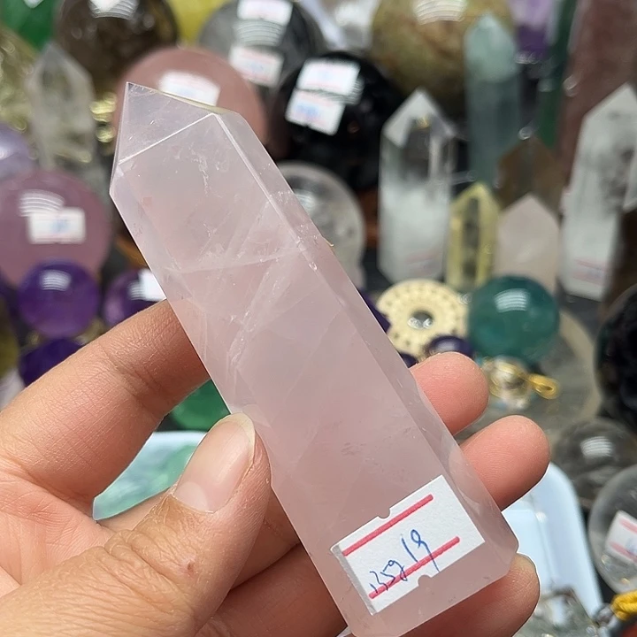 未镶嵌水晶珠宝半成品135克粉水晶柱