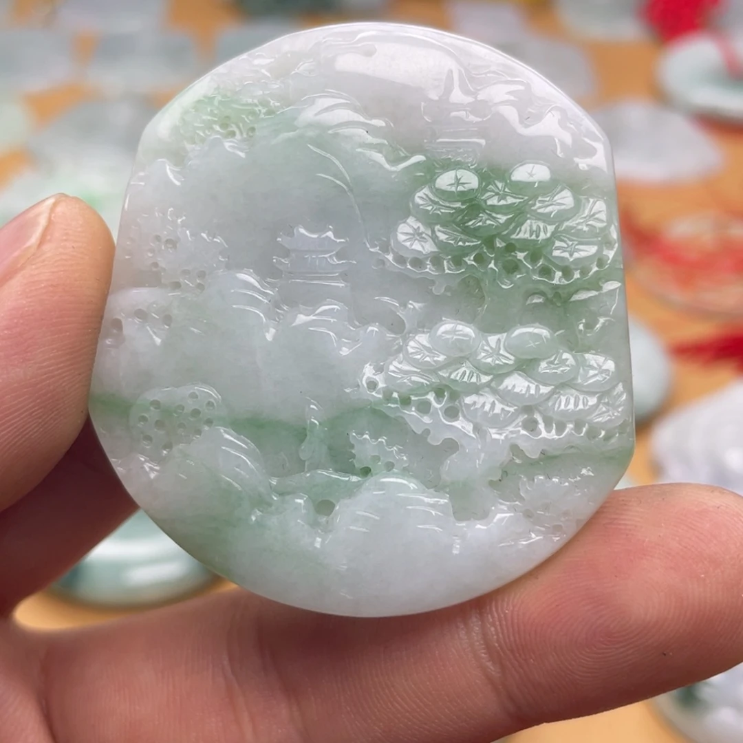 翡翠未镶嵌颈饰山水牌