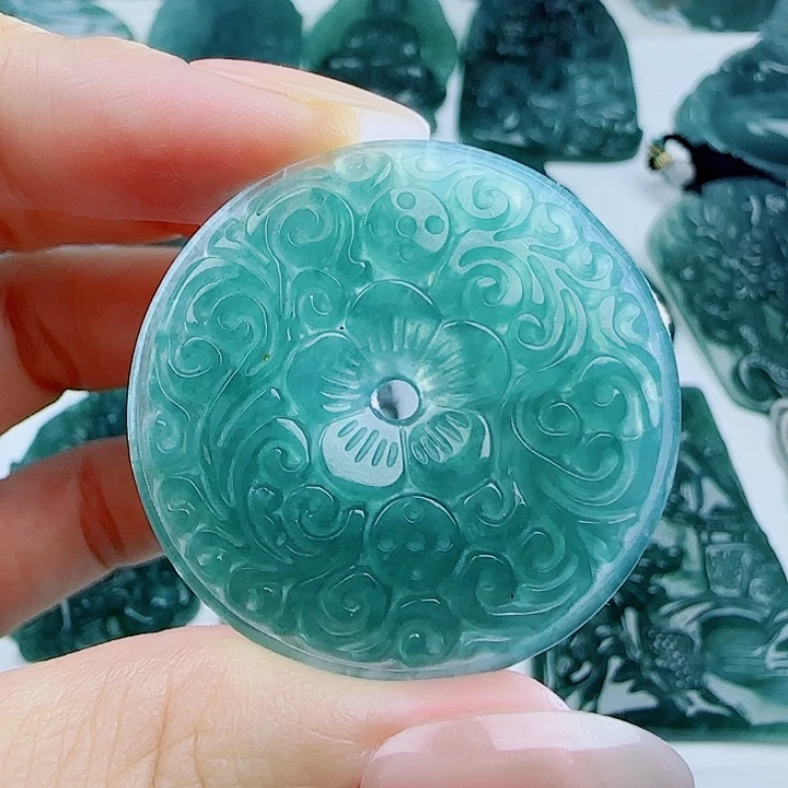 翡翠未镶嵌颈饰多样性发货天然的A货翡翠