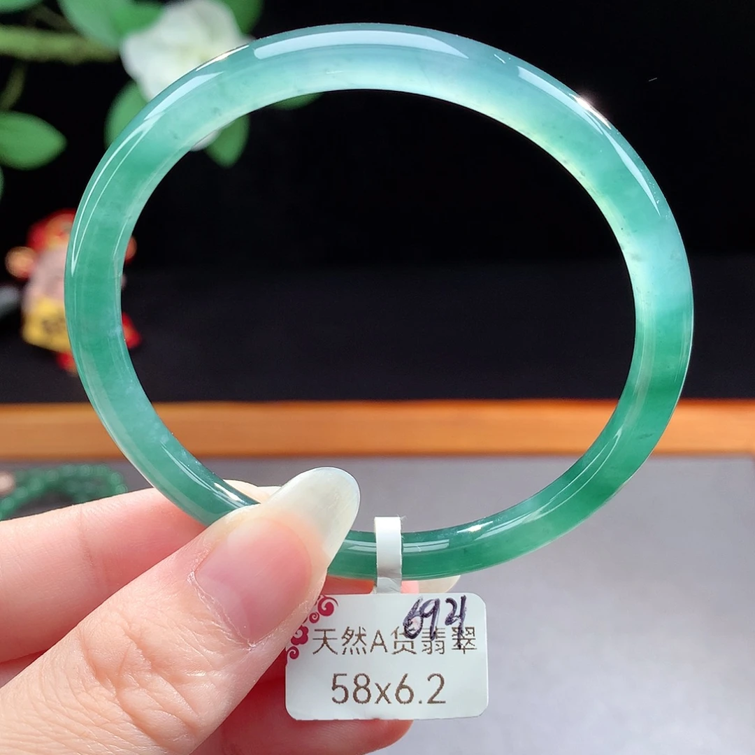 未镶嵌手镯（圆镯）翡翠