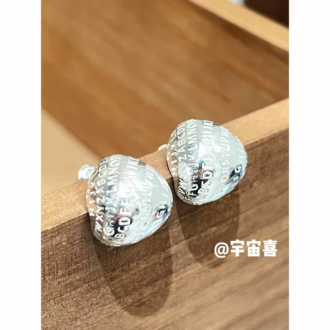 铜合金锆石耳饰 C1-045【银白色字母镀银小圆豆耳钉】