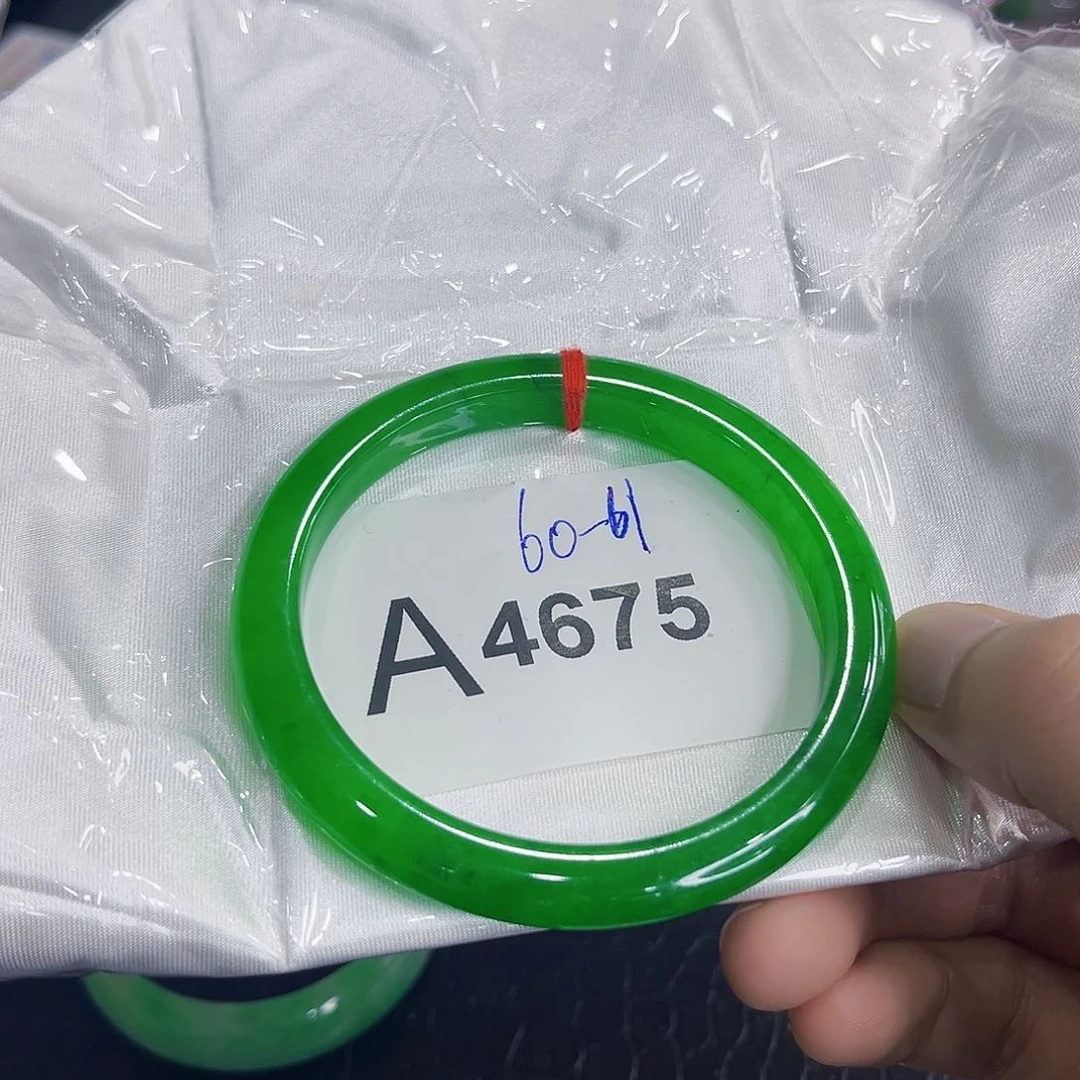 翡翠手镯未镶嵌手镯