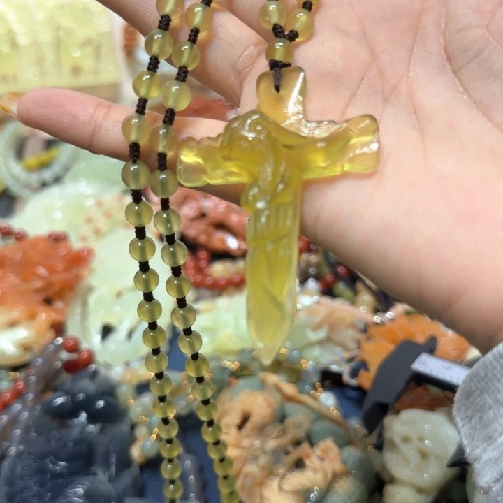 未镶嵌蛇纹石玉吊坠