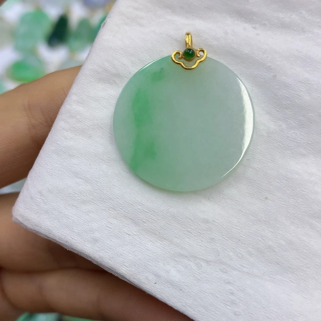 翡翠18K金镶嵌颈饰翡翠