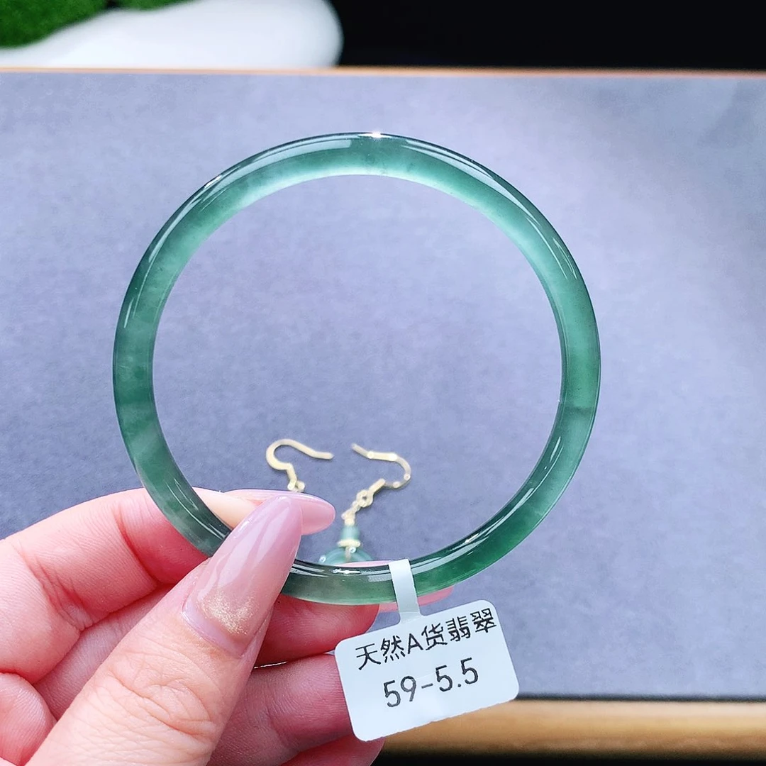 未镶嵌手镯（圆镯）翡翠