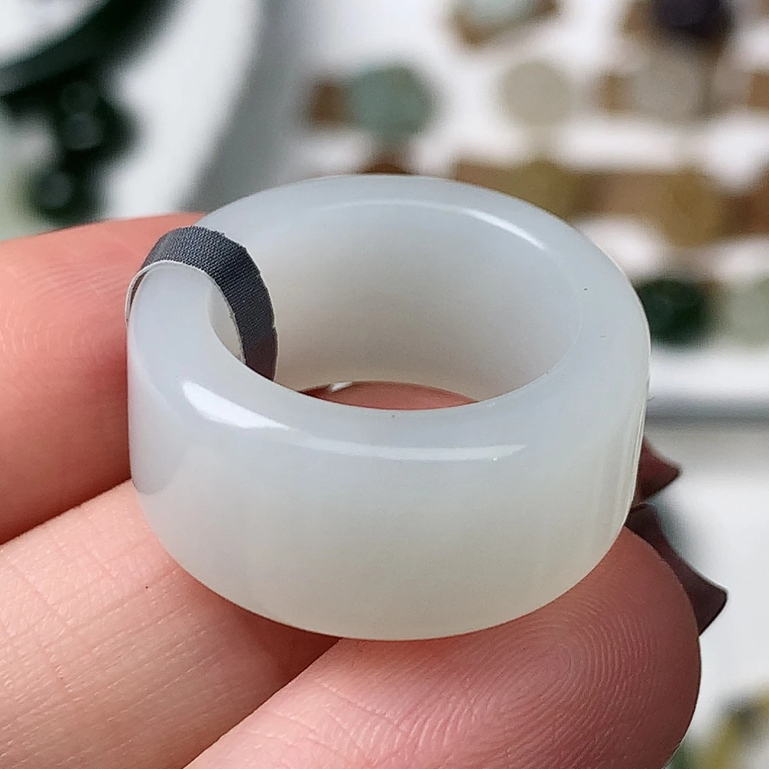 未镶嵌戒指和田玉