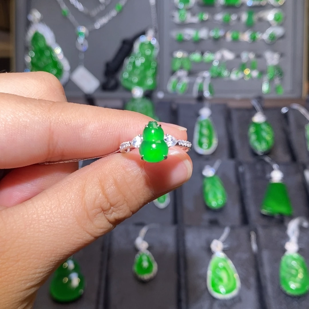 翡翠18K金镶嵌戒指天然翡翠