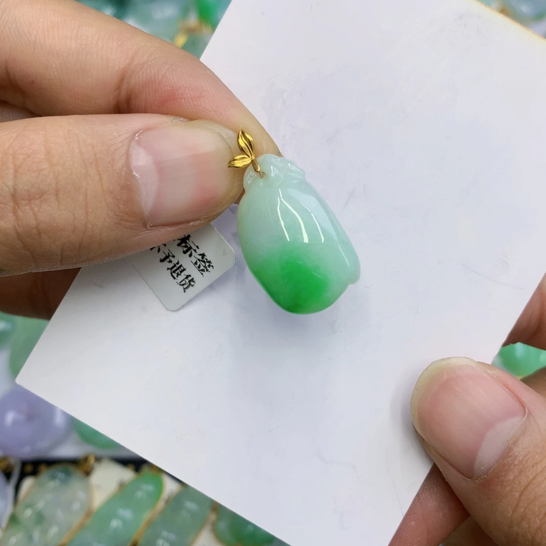 翡翠18K金镶嵌颈饰翡翠