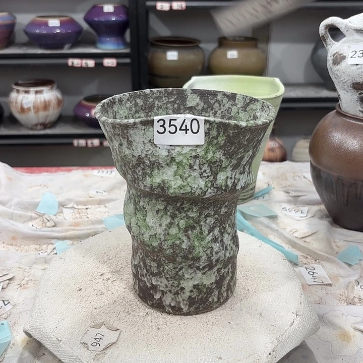 摆件高18，口14，有孔3540
