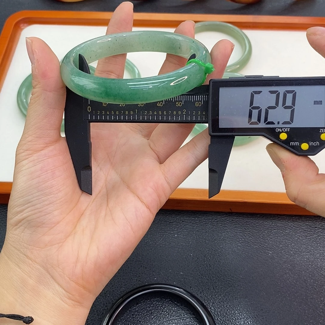 石英质玉手镯未镶嵌1 东陵辣阳绿冰窄条福利
