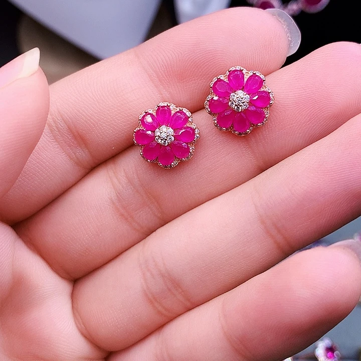 银S925镶嵌红宝石耳饰