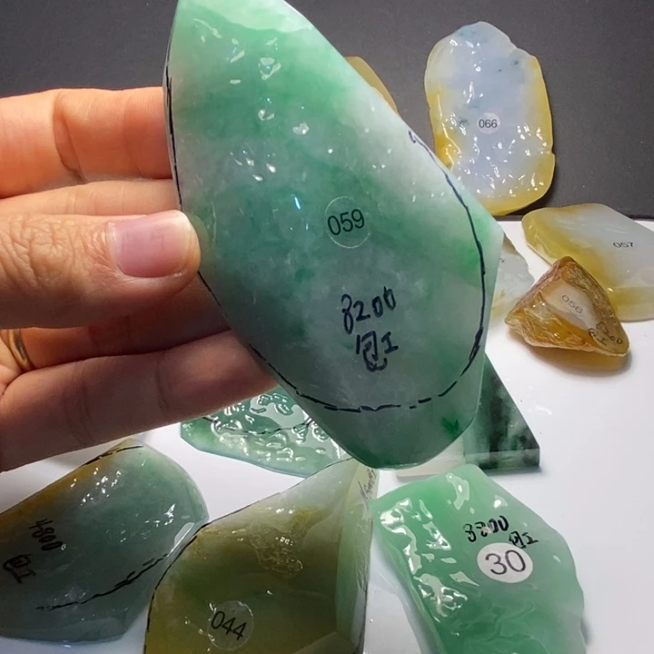 定制翡翠未镶嵌翡翠随形挂件定制