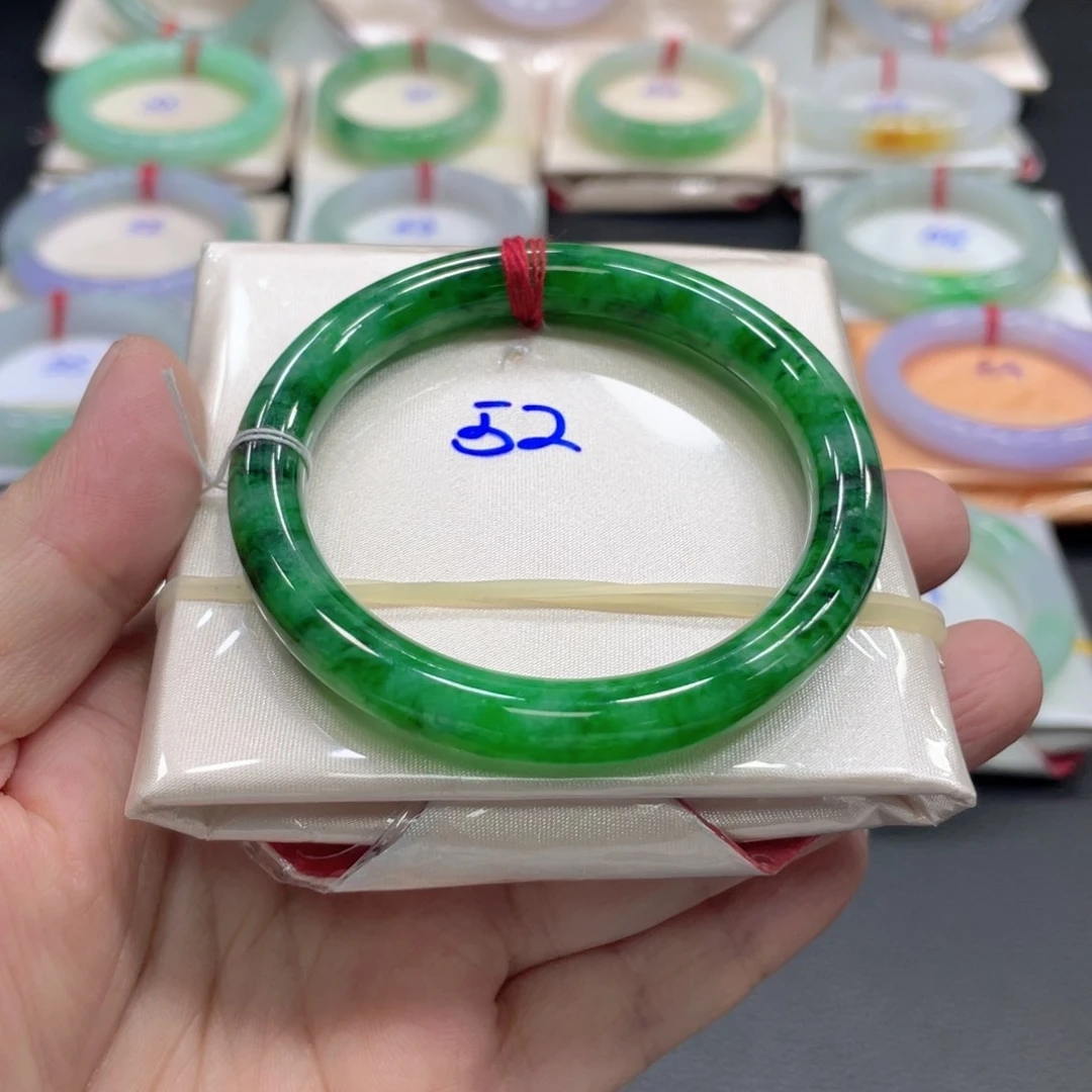 翡翠手镯未镶嵌52圈口