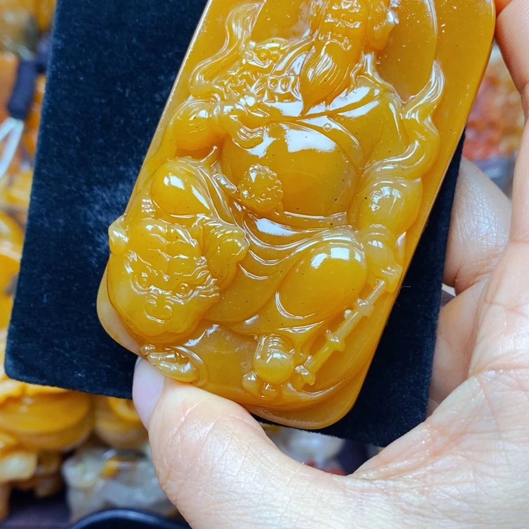 未镶嵌石英质玉（黄龙玉）颈饰
