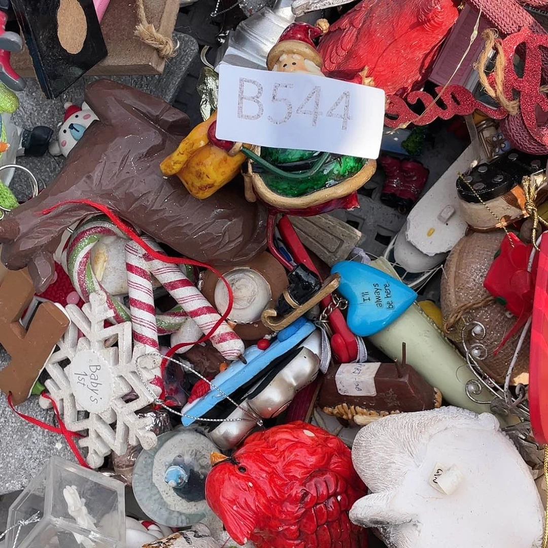 摆件小***?孤品老货微瑕瓷