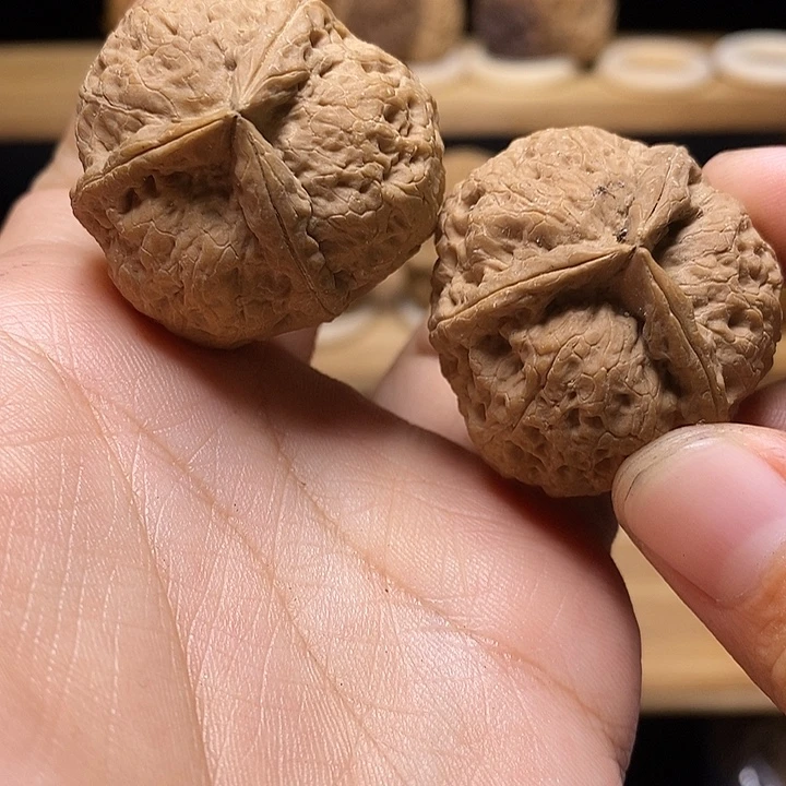 乌***三吊坠文玩核桃梅花三棱34