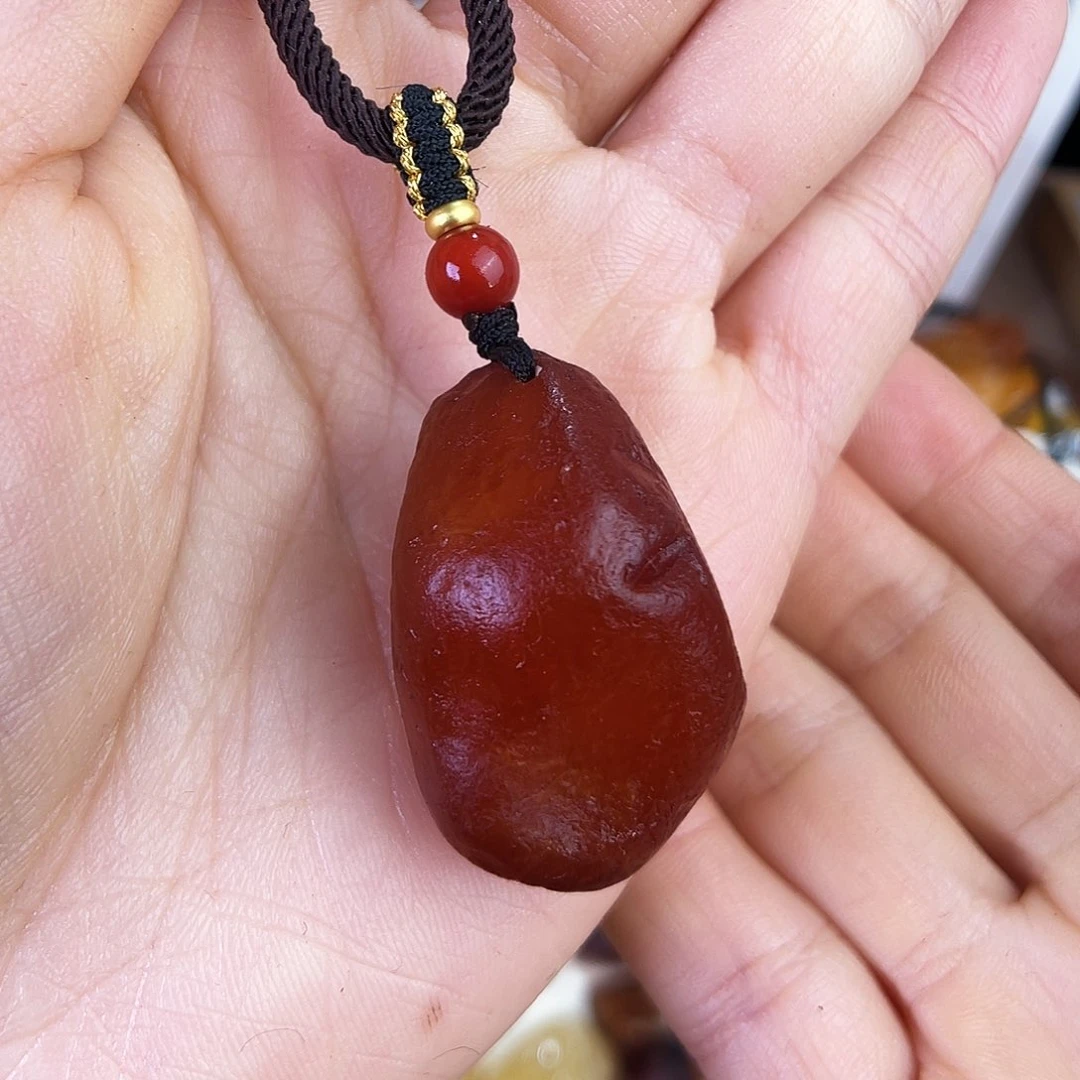 琥珀珠宝奇石未镶嵌。