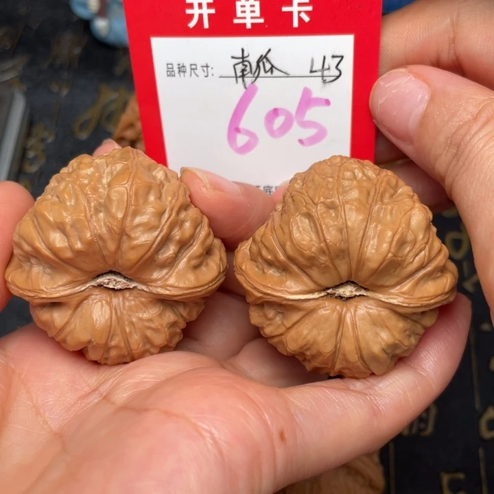 吊坠桃核文玩了吗