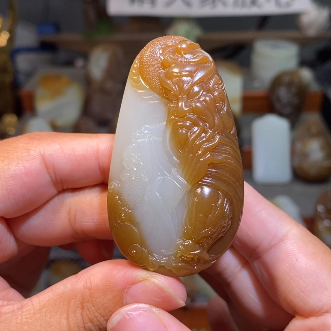 颈饰未镶嵌和田玉（糖玉）咖****椒关二爷吊坠