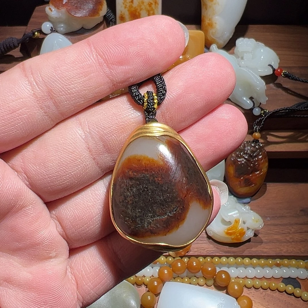 和田玉18K金镶嵌颈饰