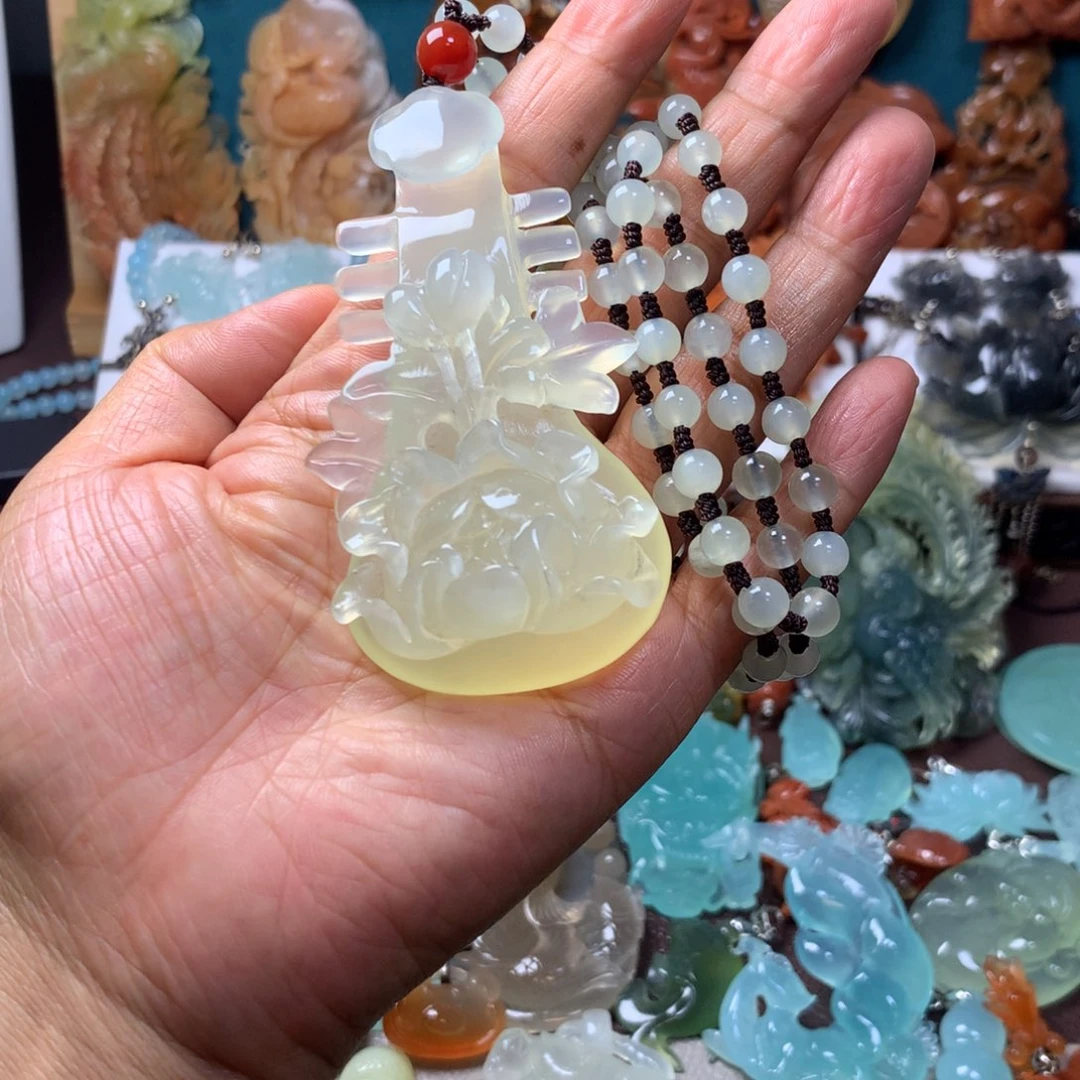 蛇纹石玉未镶嵌挂坠