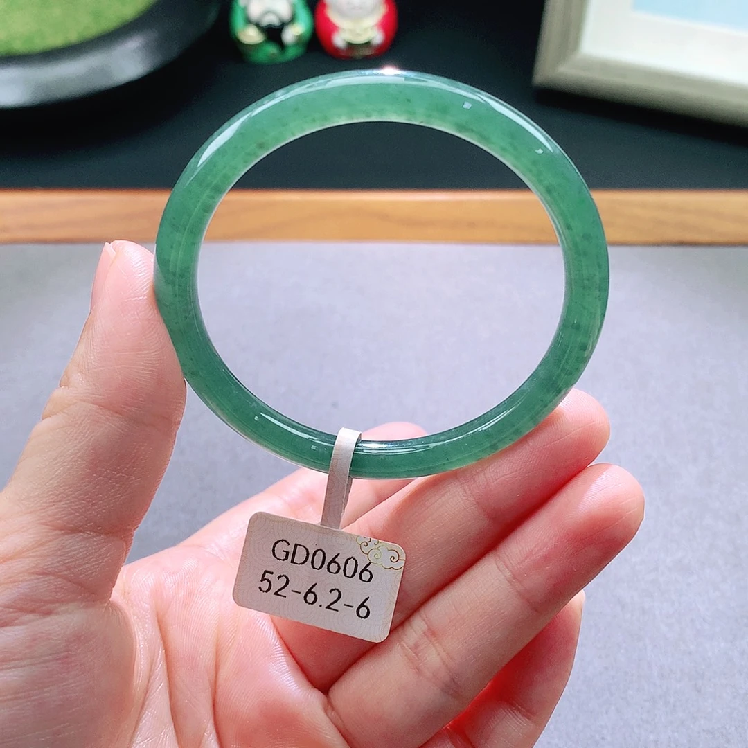 翡翠手镯未镶嵌天然翡翠手镯