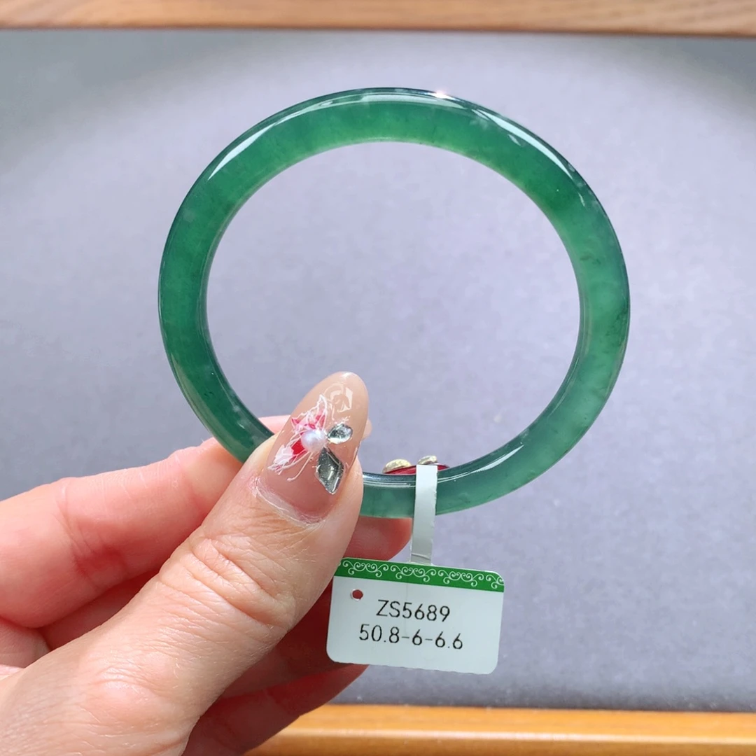 翡翠手镯未镶嵌天然翡翠手镯叮当镯