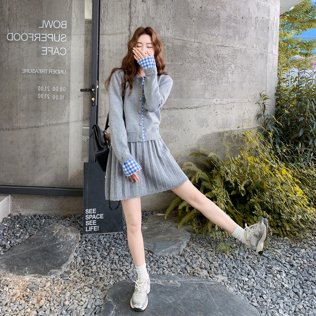 灰色设计感针织早秋穿搭套装女2025新款格纹拼接毛衣百褶裙两件套