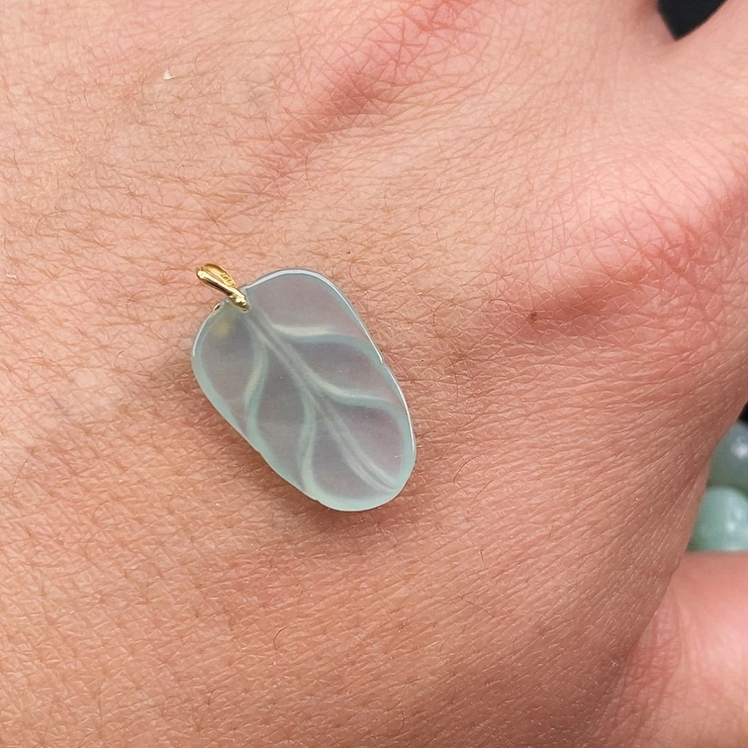 翡翠颈饰18K金镶嵌叶子