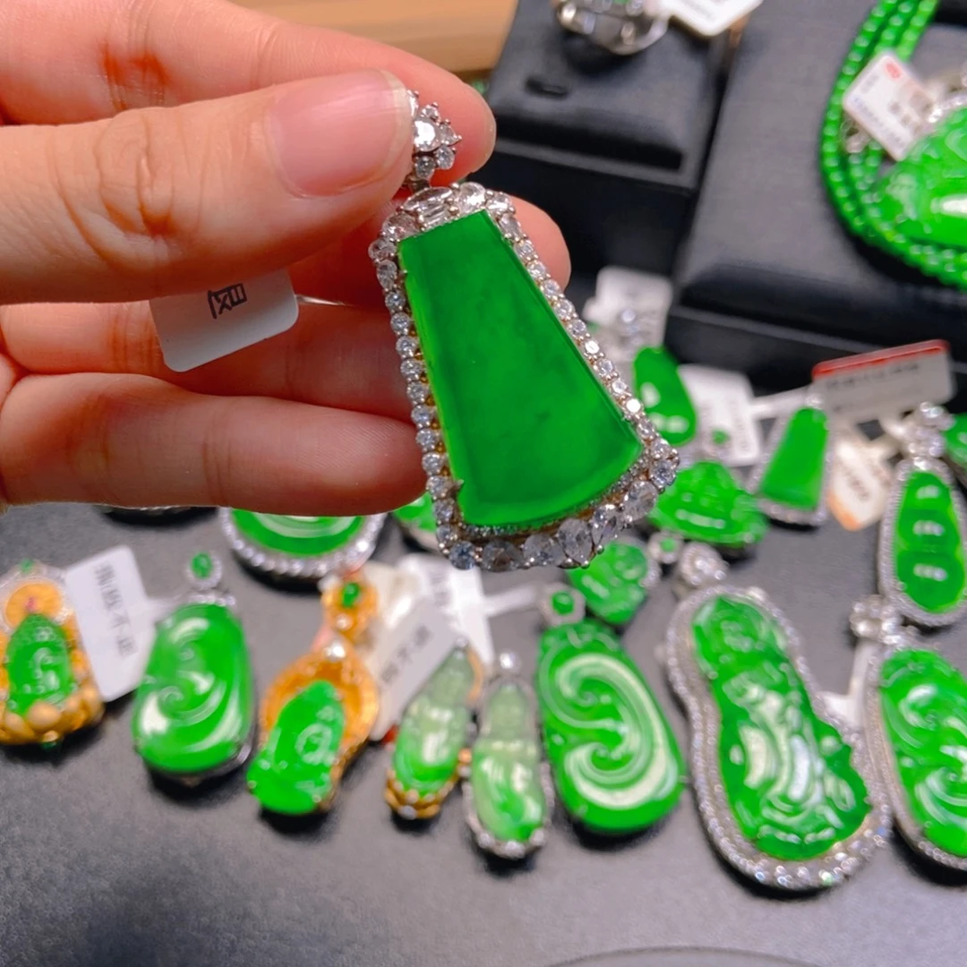 翡翠未镶嵌吊坠(不含链)