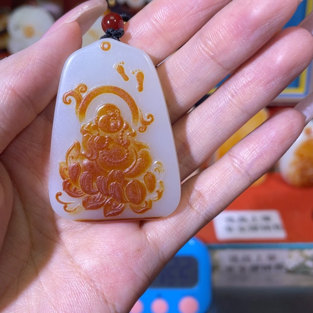 往***。和田玉未镶嵌挂件