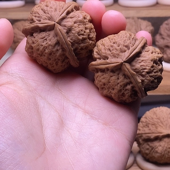 文玩核桃吊坠     铁绣球