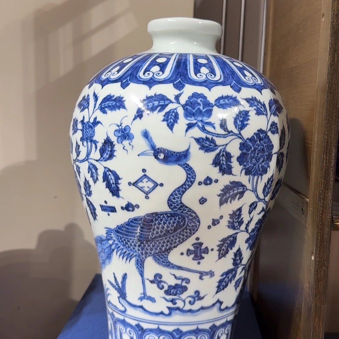 摆件宇泽堂孔雀牡丹梅瓶