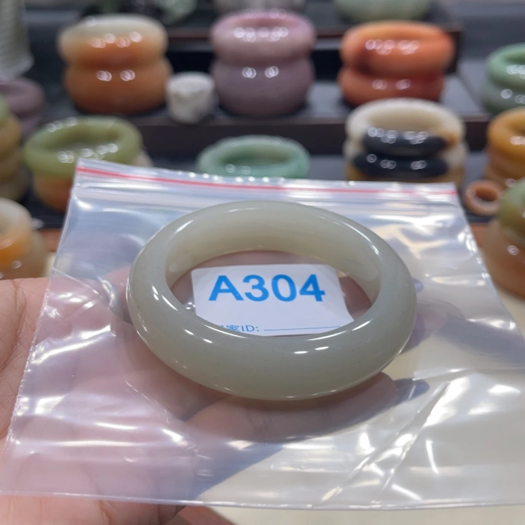 未镶嵌手镯石英岩玉兜****?